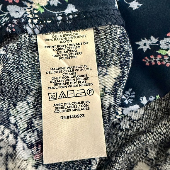 NWT  LOFT  Navy Blue Floral Button Down Sleeveless Shell Blouse - XS - Picture 7 of 8